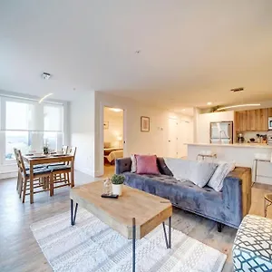 Luxurious Modern 2br Sleeps 5 Coffee, Ac, Wifi , Halifax Canada